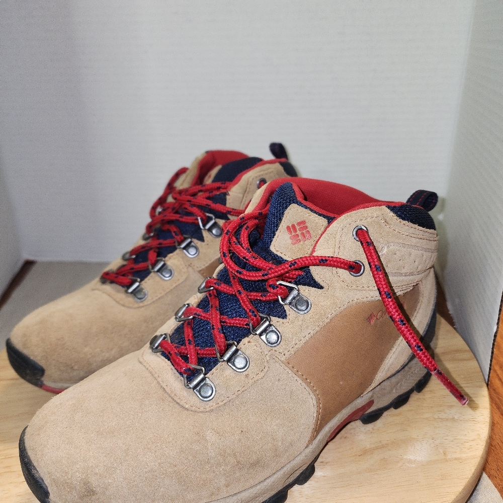 Women's Columbia Hiking Boots